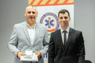 László Róbert, az Év Veszprémi Mentőse és Varga Tamás alpolgármester