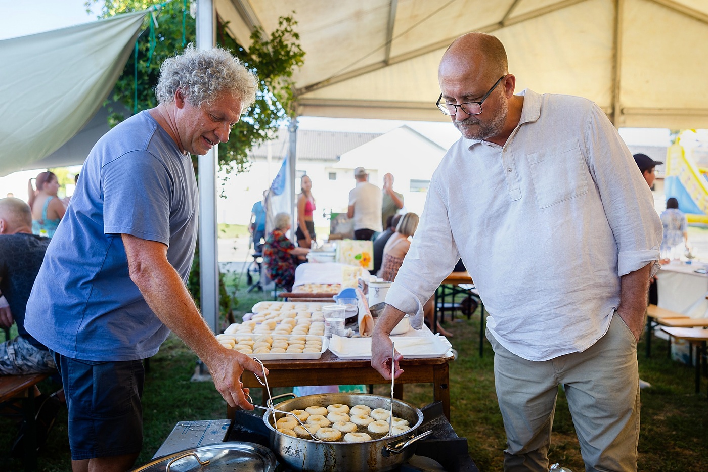 Sütés-főzés a jutaspusztai családi napon.