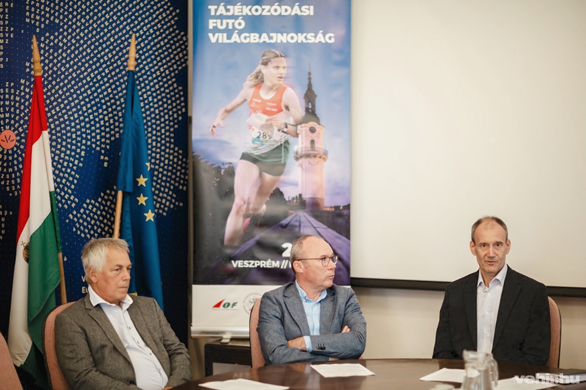 Porga Gyula polgármester a sajtótájékoztatón.