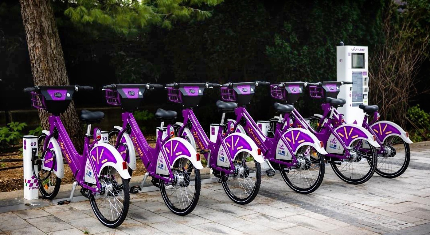 V-Bike dokkoló állomás kerékpárokkal