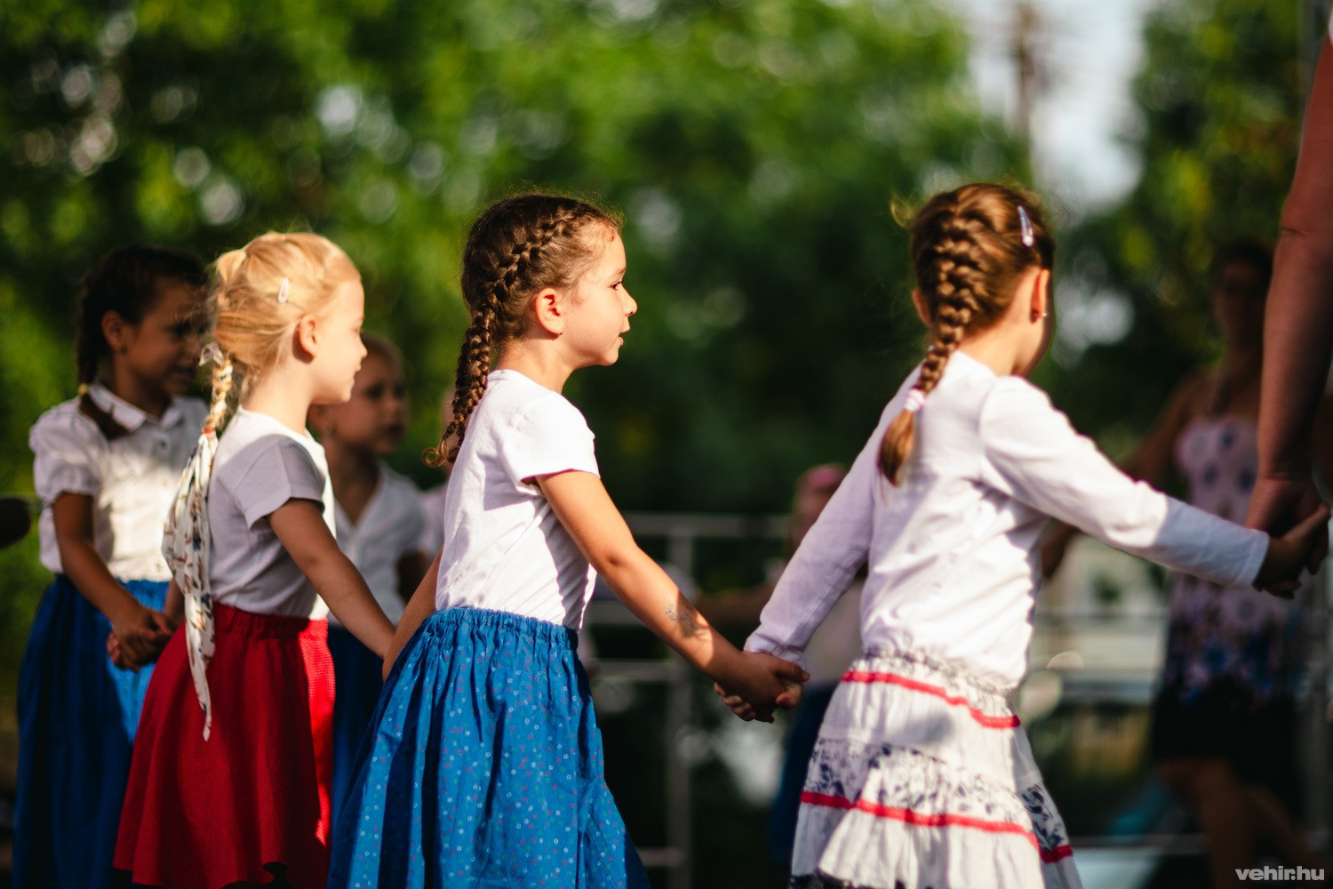 A nyugdíjasoktól a legkisebbekig minden korosztály főszerepet kapott.