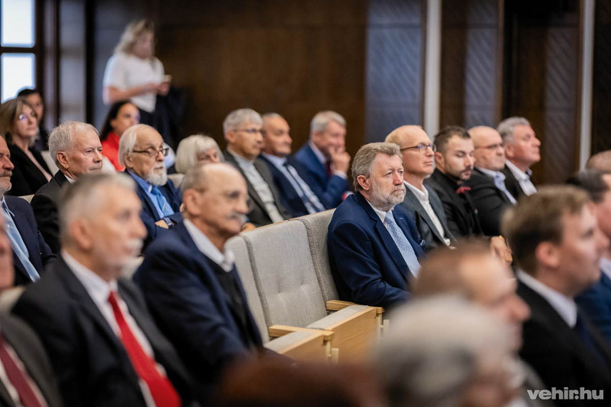 Az ünnepség hallgatósága