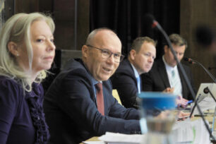 Közgyűlés a veszprémi városházán.