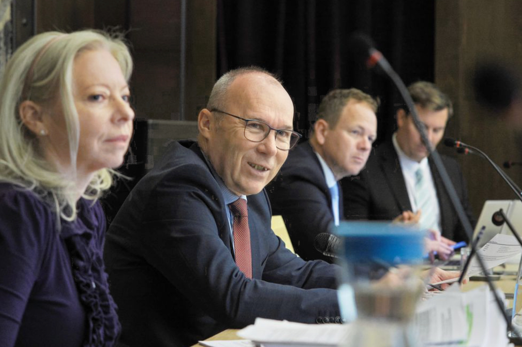 Közgyűlés a veszprémi városházán.