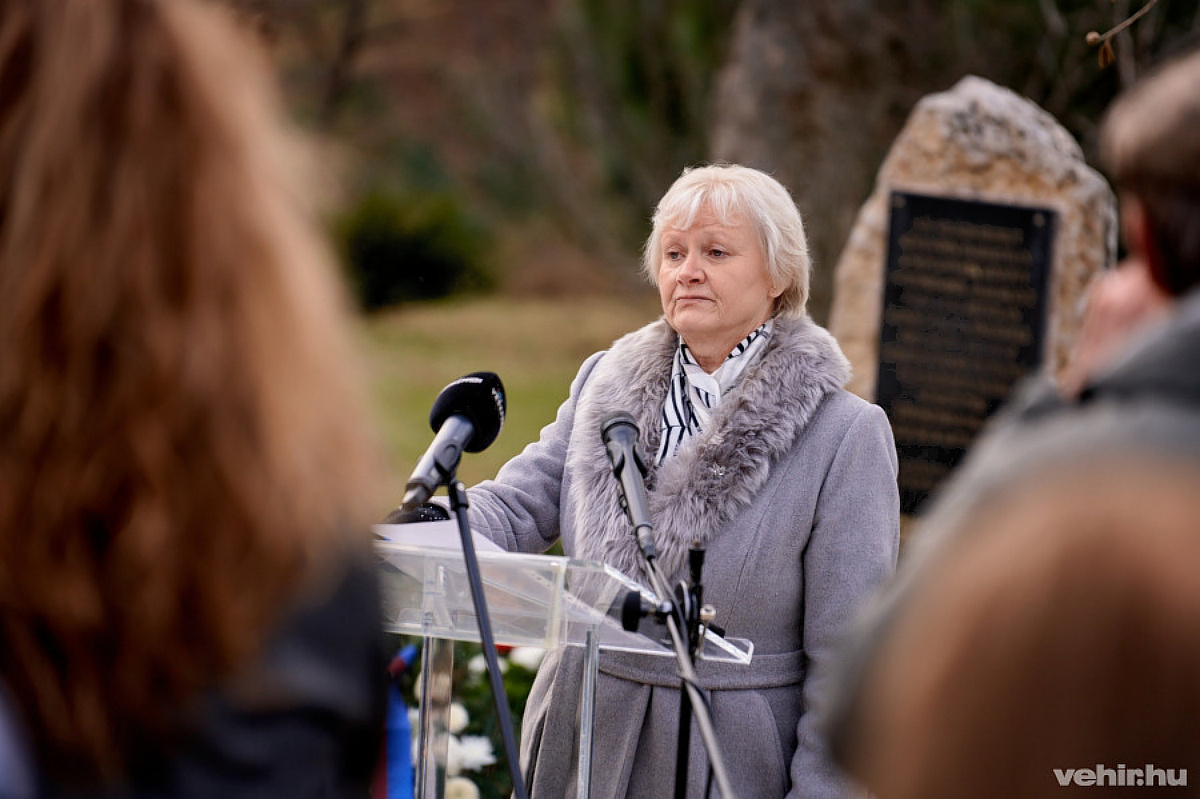 Menczer Erzsébet, a Szovjetunióban volt magyar politikai Rabok és Kényszermunkások Szervezetének elnöke.
