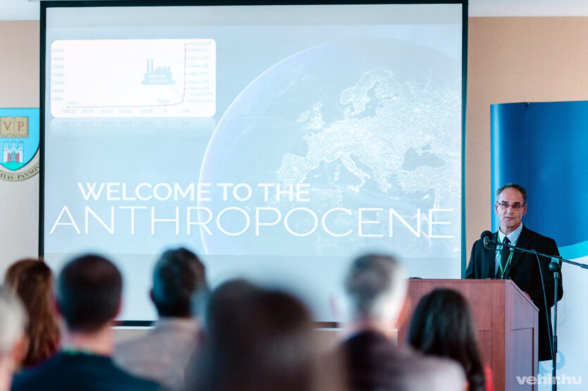 Dr. Liker András viselkedésökológus előadása.