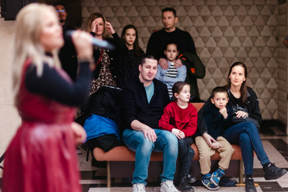 A színház művészei műsort adtak a díjátadón.