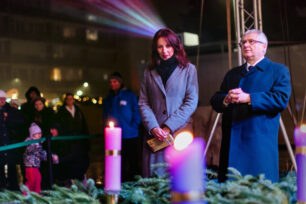 Adventi koszorú a Kossuth utcán