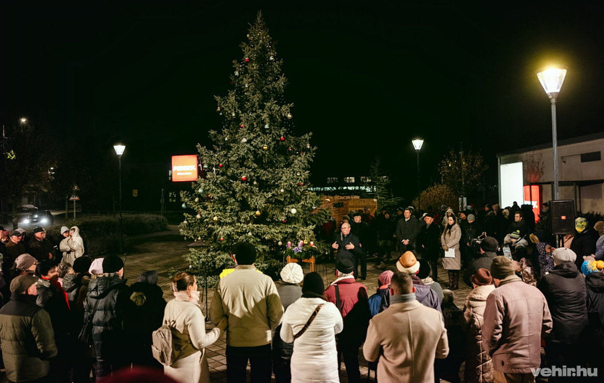 Karácsonyi ünnepség a Dózsa téren