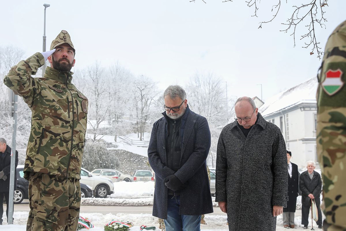 Muraközy Péter alpolgármester és Porga Gyula polgármester a megemlékezésen