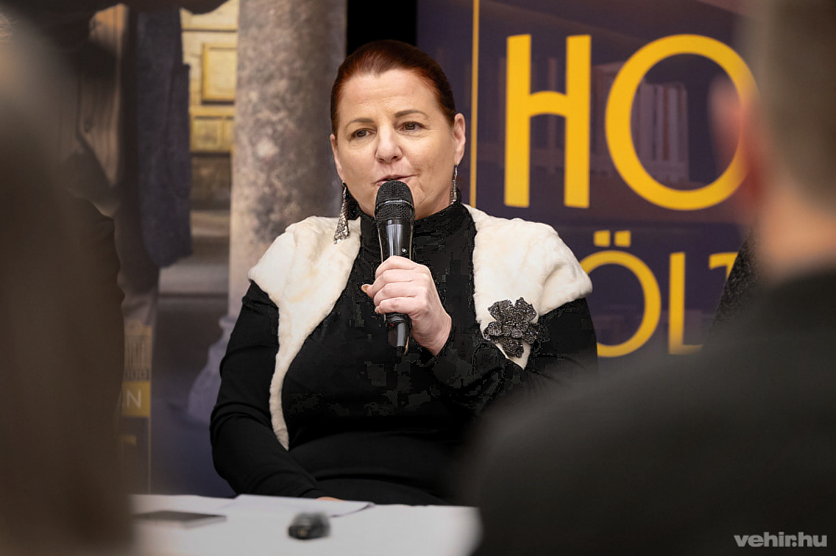 Kellerné Egresi Zsuzsanna igazgatóhelyettes