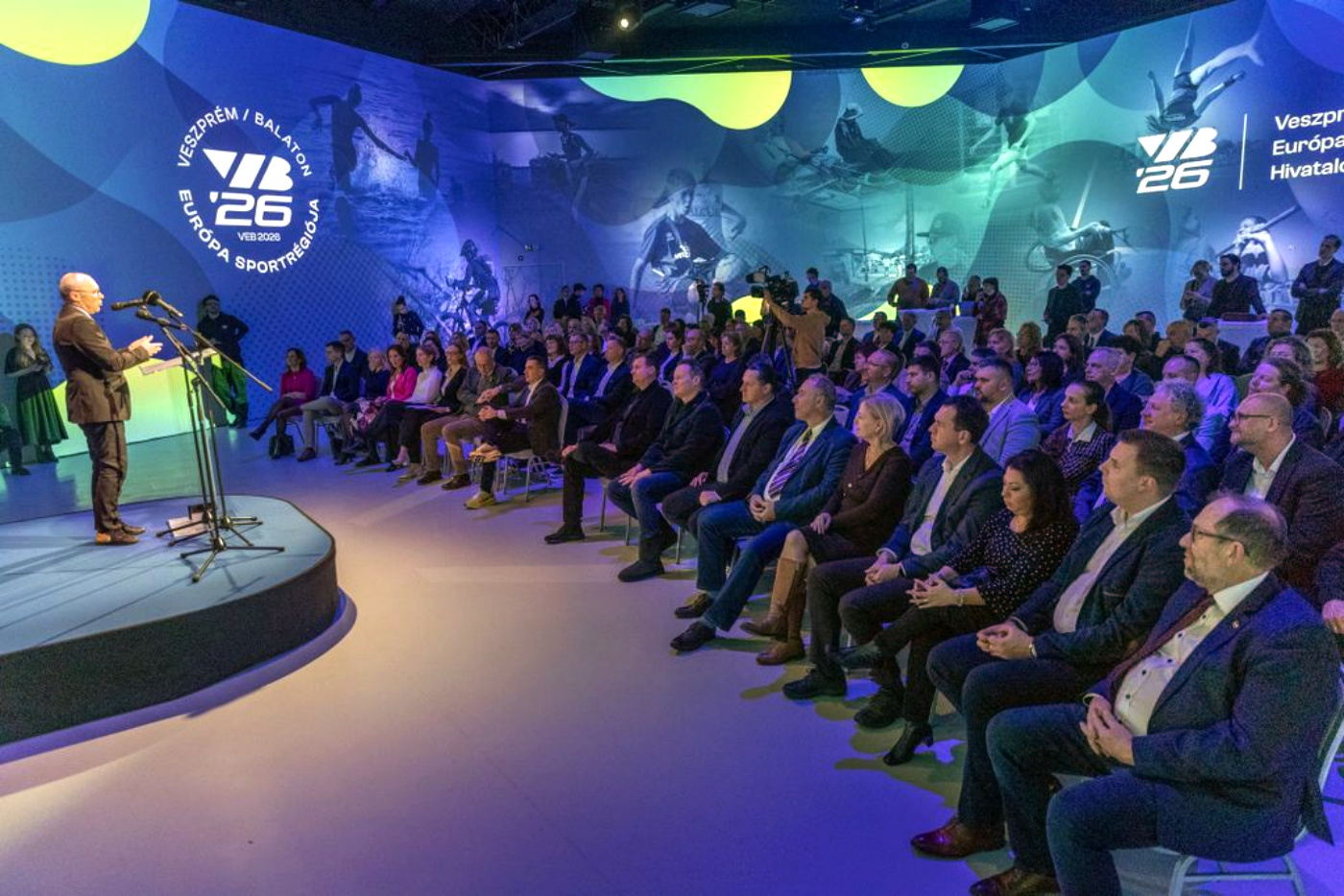 Porga Gyula polgármester köszönti a résztvevőket