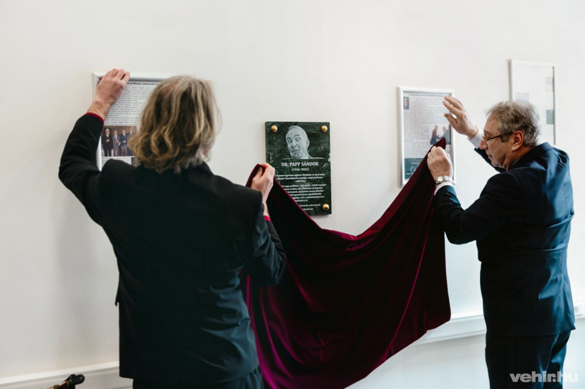 Leleplezik Papp Sándor emléktábláját