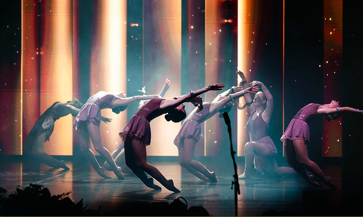 Táncosok a gálaműsor színpadán