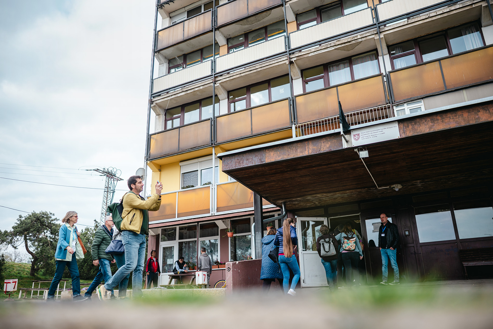 A Házgyári út 1 szám alatti "Pokoli torony" megtekintése