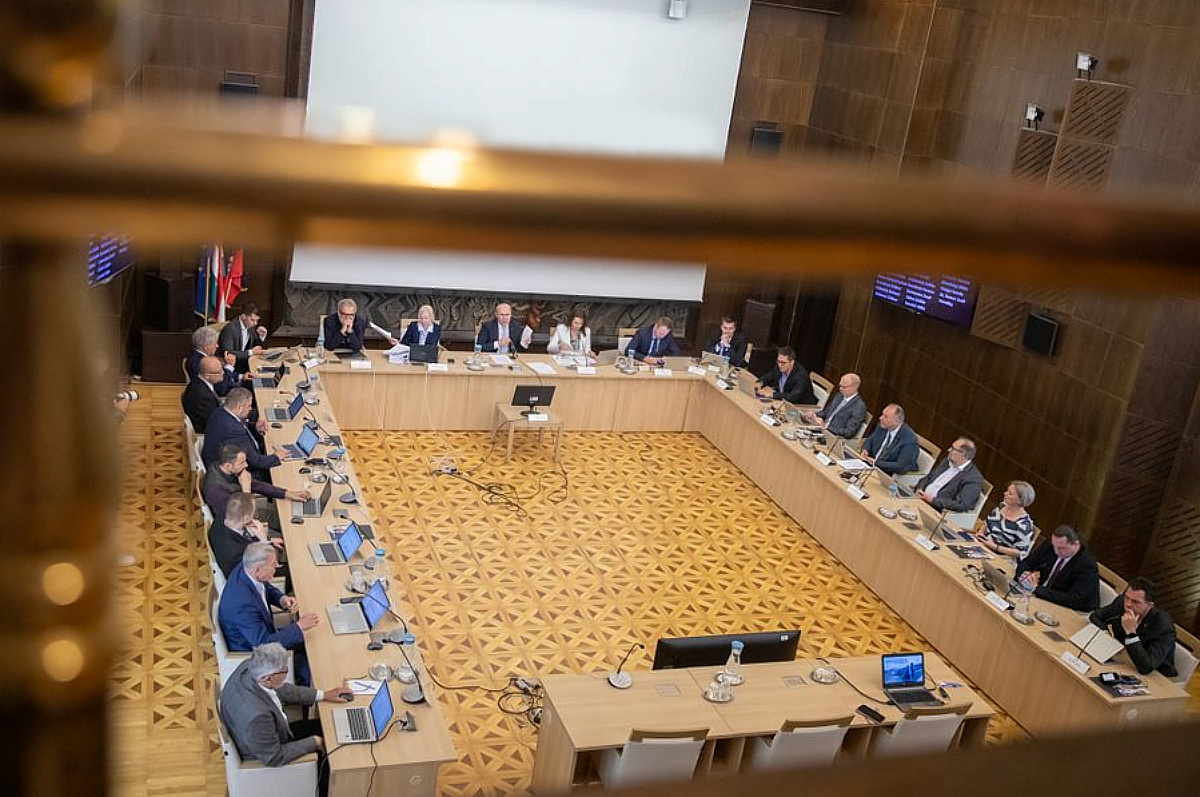 Áprilisi közgyűlés a Városházán
