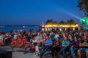 Balatonfüred - mozi a vízparton