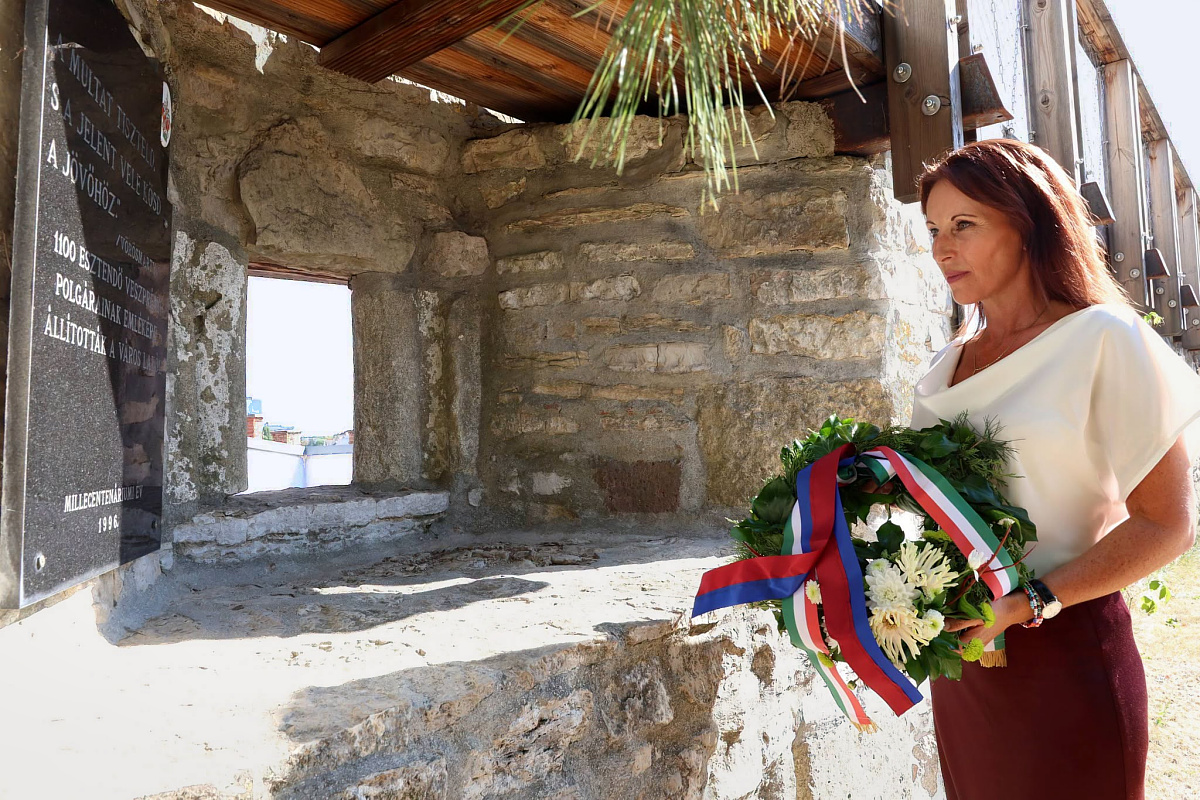 Sótonyi Mónika alpolgármester