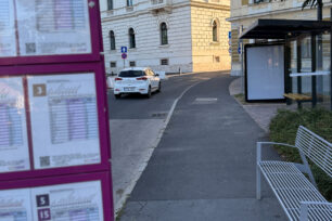 Buszváró a Megyeház téren