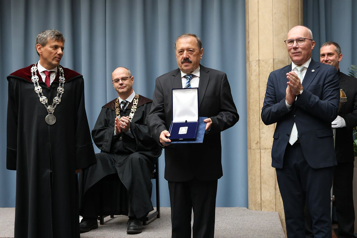 Dr. Kovács Zoltán Volkra Ottó-díjat vehetett át