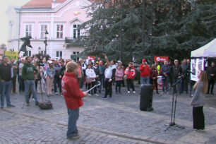 Demonstráció a Városháza előtt