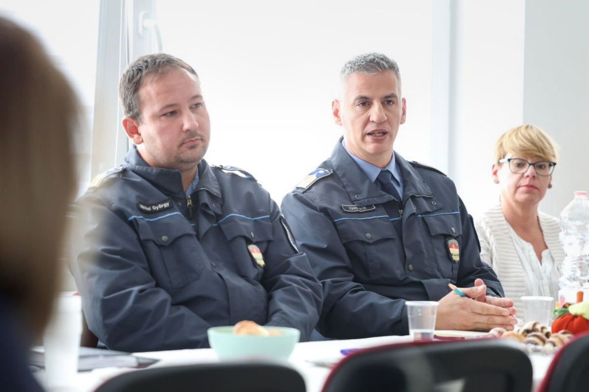 Rendőrségi szakemberek beszámolnak a közterületi intézkedésekről